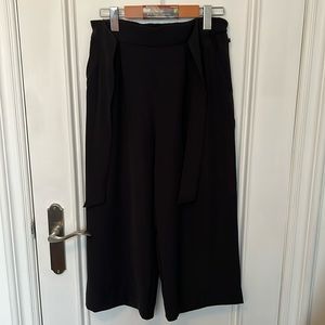 Lululemon size 6 cropped pants